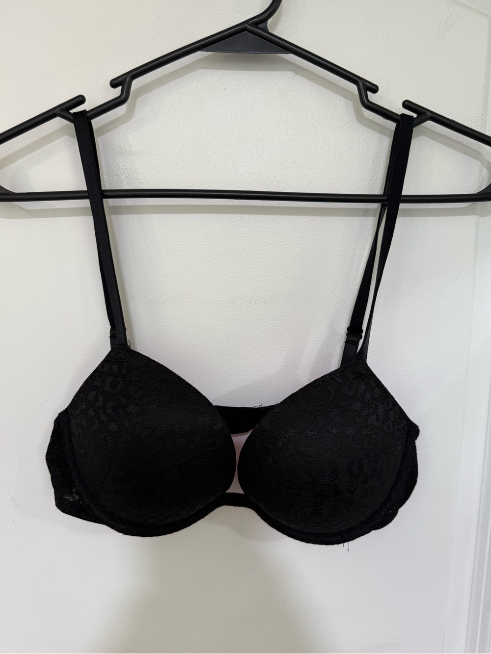 PINK Victoria's Secret Black Lace Leopard textured Super Push-Up Bra